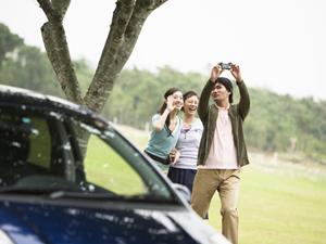 たくさんの未使用車をその場で比較できる