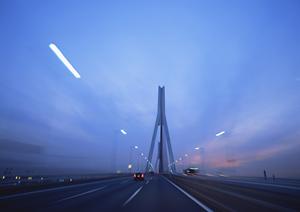 豊富な知識で効率的な移動図書館制作